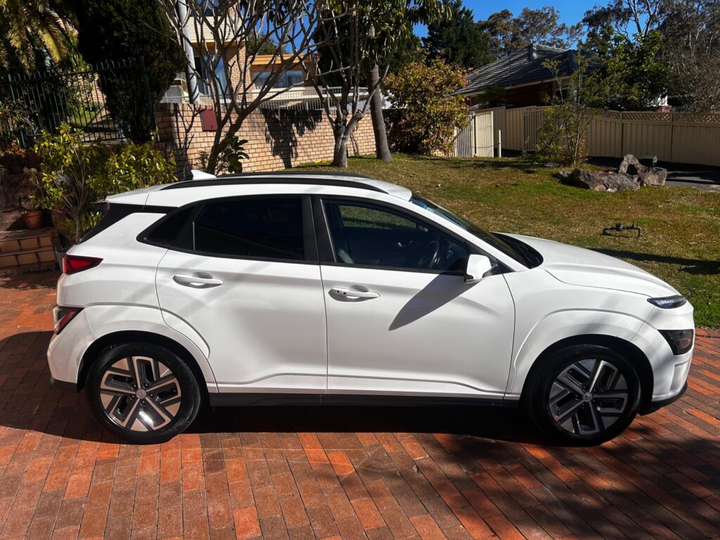 Hyundai Kona Electric 2023 27344 Used SUV White Black
