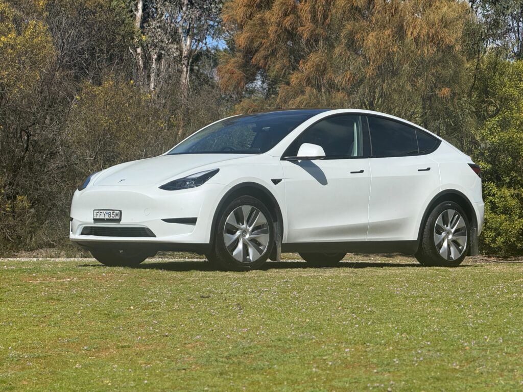 Tesla Model Y 2023 – less than 10,000km!